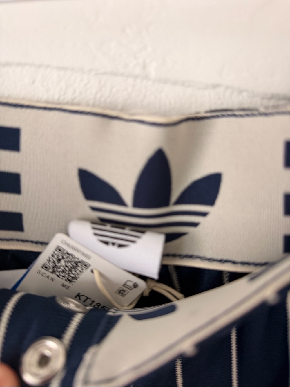 Adidas Originals Women’s Navy Pinstripe Firebird Shorts w Cream Trim, M, NWT - Picture 4 of 12